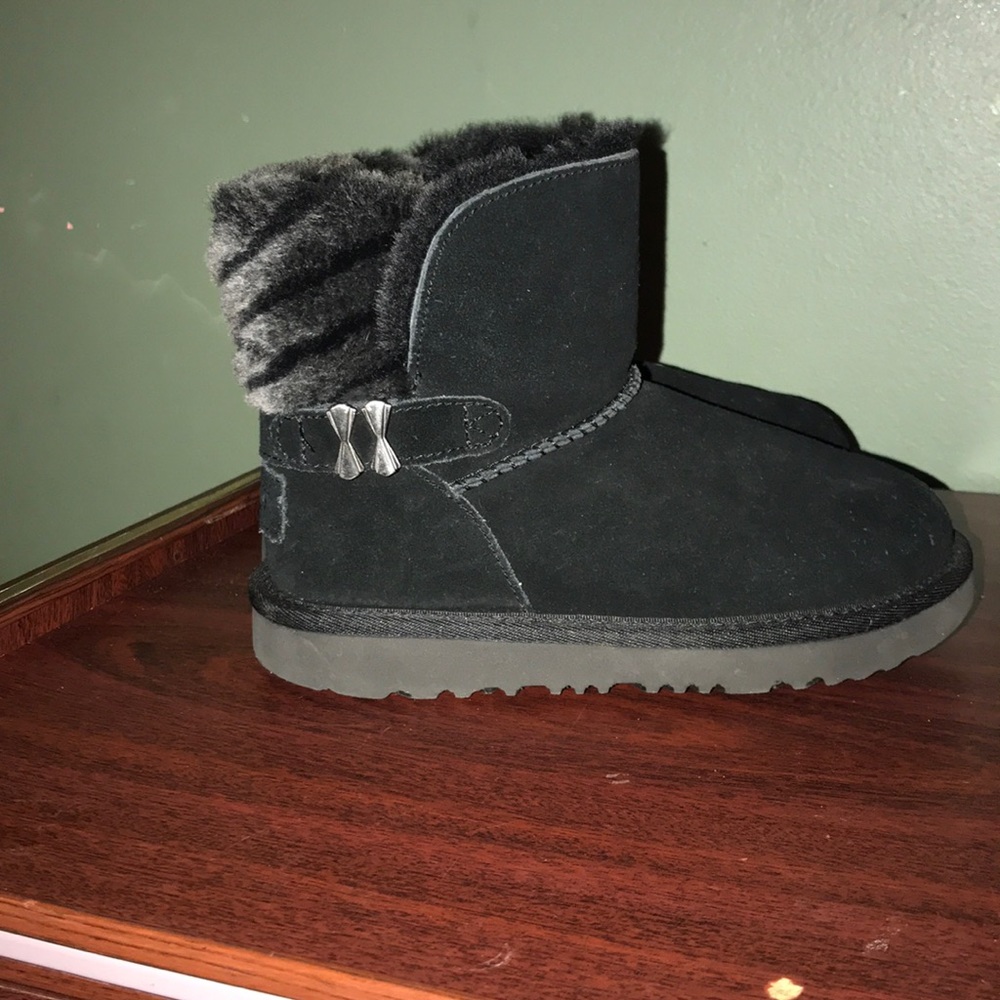 Girl uggs